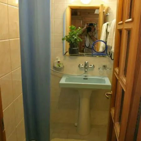 Гостьовий будинок White