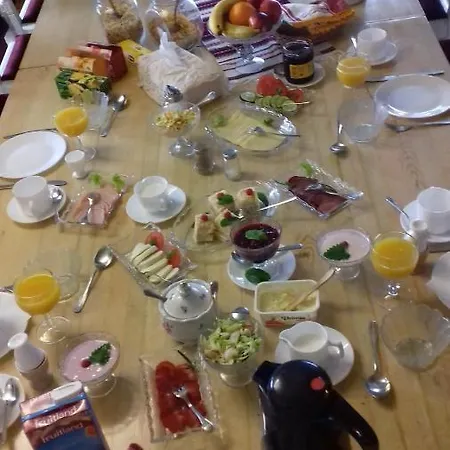 ゲストハウス White