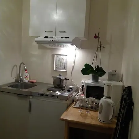 ゲストハウス White