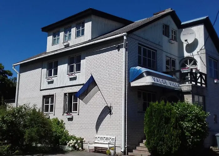 White ゲストハウス 4*